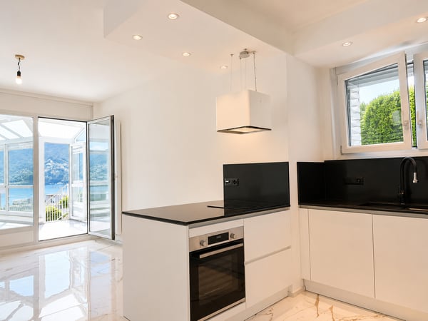 ELEGANTE 4.5 LOCALI CON VERANDA E SCORCIO SUL LAGO A LORETO 2
