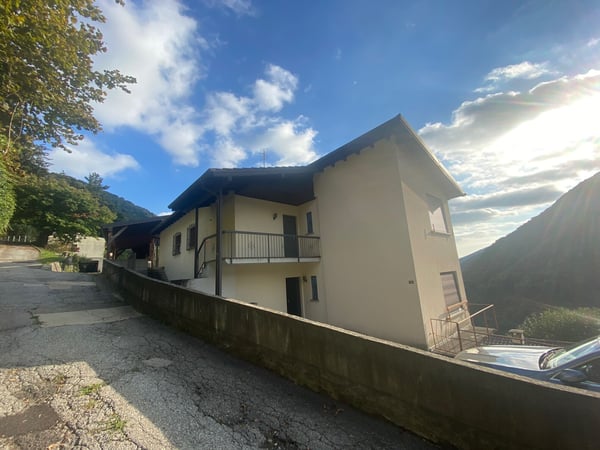 CASA DI 2 APPARTAMENTI CON VISTA PANORAMICA IN VAL DI MUGGIO 11