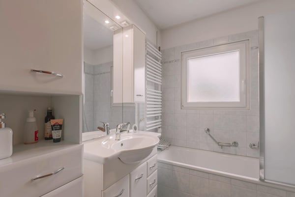 AMPIA VILLA 4.5 LOCALI CON GIARDINO PIANEGGIANTE A BESAZIO 9