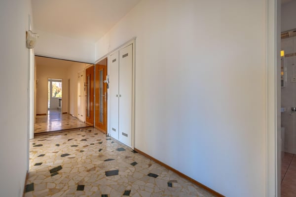 SPAZIOSO 3.5 LOCALI PIANO ALTO CON VISTA APERTA A CHIASSO 10