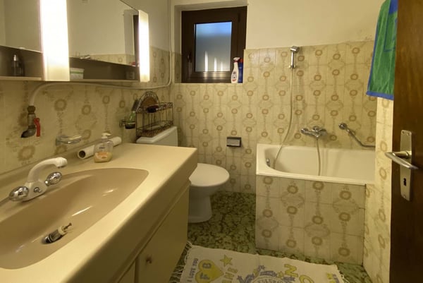 CASA BIFAMILIARE 8.5 LOCALI CON TERRENO EDIFICABILE A LAMONE 7