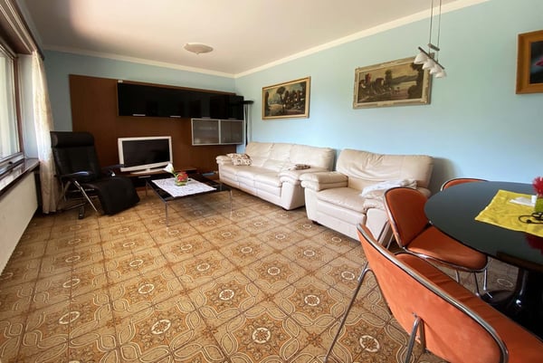 CASA BIFAMILIARE 8.5 LOCALI CON TERRENO EDIFICABILE A LAMONE 8