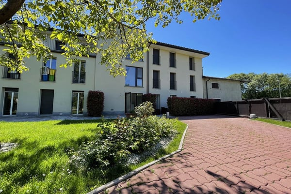 AFFITTASI MODERNO 4.5 LOCALI CON PARCO RESIDENZIALE A STABIO 12