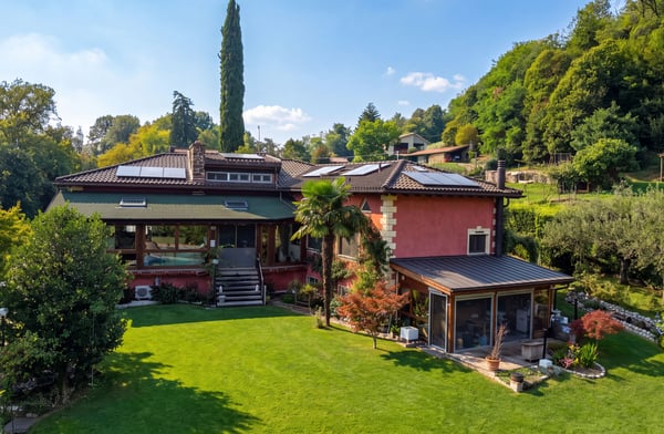 VILLA DI CHARME DI 10.5 LOCALI CON PISCINA A LIGORNETTO