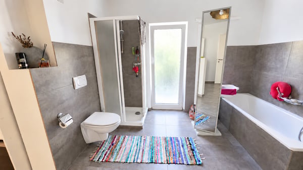 CASA BIFAMILIARE DI 7 LOCALI CON GRANDE GIARDINO A SESSA 5