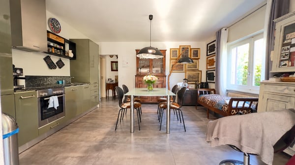 CASA BIFAMILIARE DI 7 LOCALI CON GRANDE GIARDINO A SESSA 3