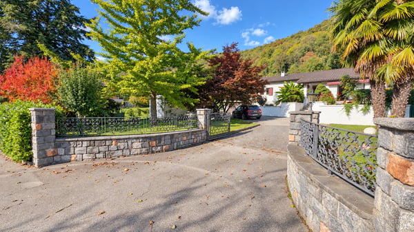 CASA BIFAMILIARE DI 7 LOCALI CON GRANDE GIARDINO A SESSA 8
