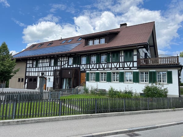 3 1/2-Zimmer Maisonettewohnung mit Sitzplatz in umgebauter Scheune / Riegelhaus 2