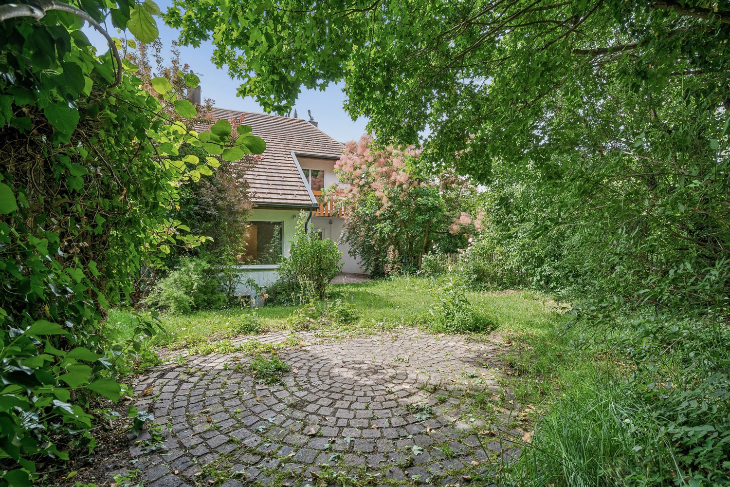 Immobilie in Benglen - Grosszügiges Zuhause mit Garten, Cheminée und viel Privatsphäre - Bild 12