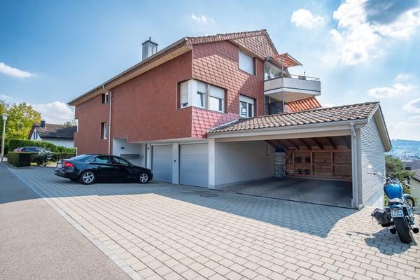 Teilsanierte 1.5-Zimmerwohnung, 1. OG, mit toller Aussicht ins Furttal 1