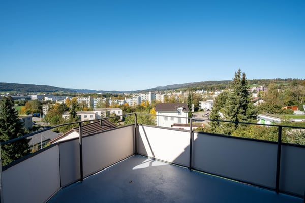 Teilsanierte 1.5-Zimmerwohnung, 1. OG, mit toller Aussicht ins Furttal 3