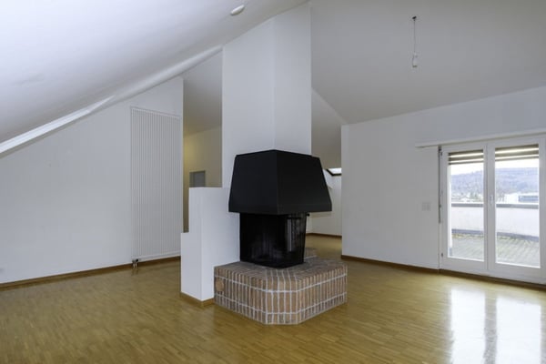 Charmante 110 m2 grosse Dachwhg. und zusätzlichem Studio-/Atelierzimmer, 2 Terrassen, Abstellräume 2