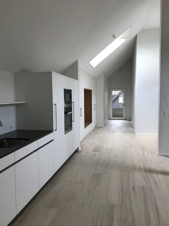Schöne, helle 2.5-Zimmerdachwohnung 3