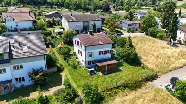 Einfamilienhaus mit Umschwung und unverbauter Nachbarsparzellen zu vermieten 3