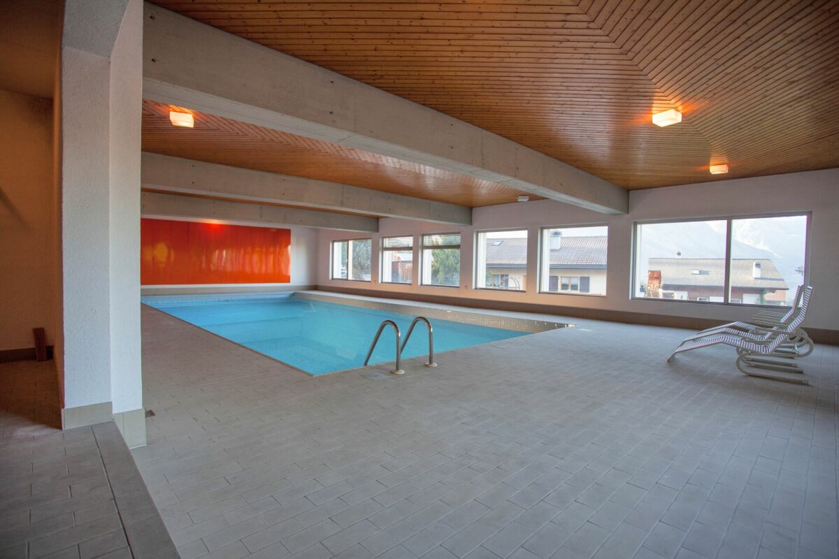 Chalet-villa avec trois unités d'habitation et espace de bien-être