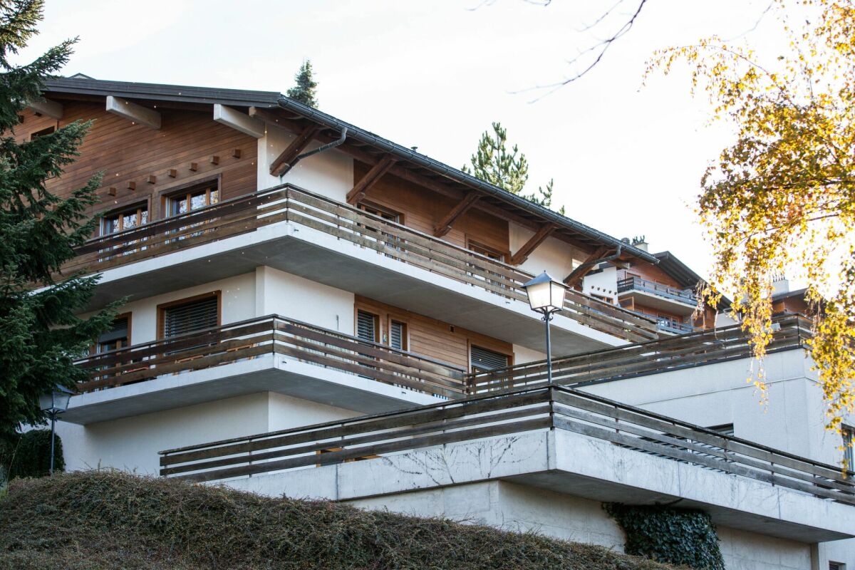 Chalet-villa avec trois unités d'habitation et espace de bien-être