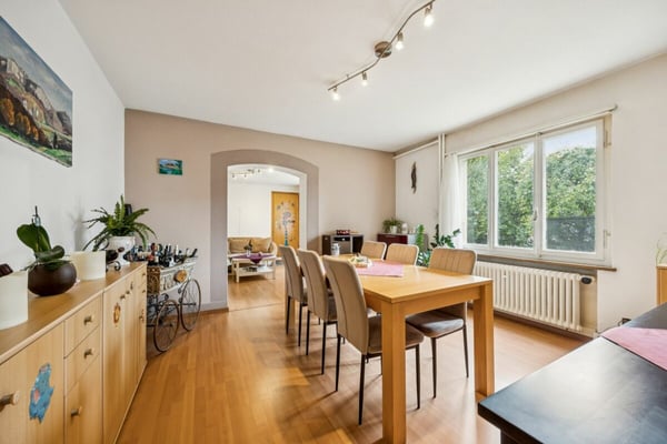 Doppelhaushälfte in der Geschäftszone - renovationsbedürftig und zentral gelegen 3