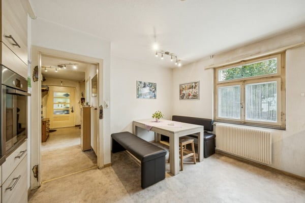 Doppelhaushälfte in der Geschäftszone - renovationsbedürftig und zentral gelegen 6