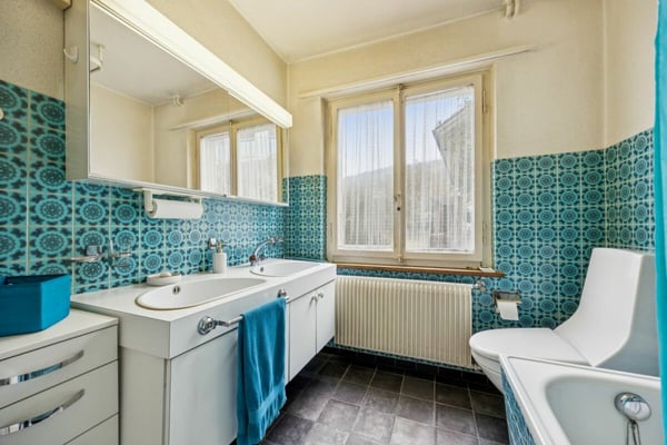 Doppelhaushälfte in der Geschäftszone - renovationsbedürftig und zentral gelegen 11