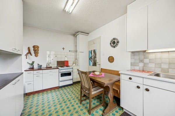 Doppelhaushälfte in der Geschäftszone - renovationsbedürftig und zentral gelegen 8