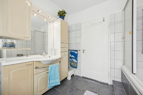 Investitionschance: Doppelhaushälfte in der Geschäftszone, kombinierbar für Wohnen & Gewerbe 9