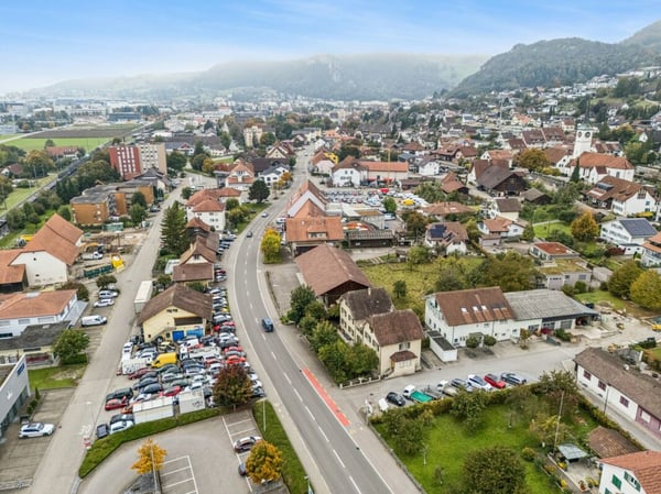 Investitionschance: Doppelhaushälfte in der Geschäftszone, kombinierbar für Wohnen & Gewerbe 2