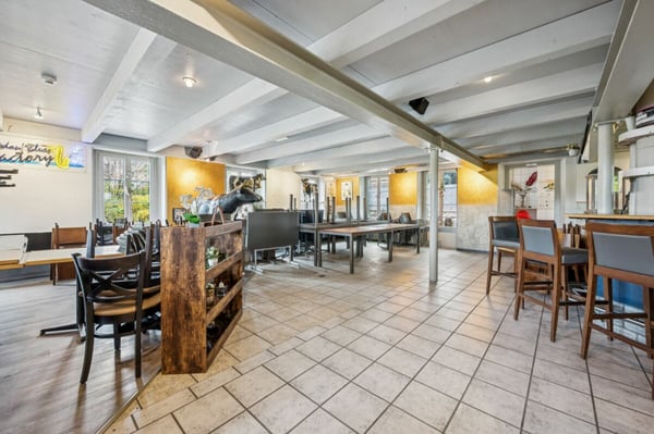Attraktive Liegenschaft mit Restaurant und grossflächigem Parkplatz 3