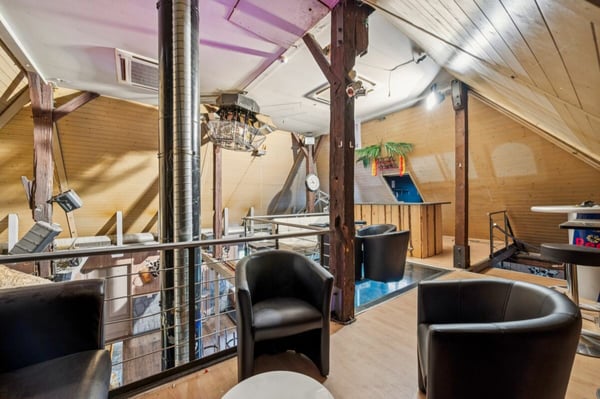 Attraktive Liegenschaft mit Restaurant und grossflächigem Parkplatz 8