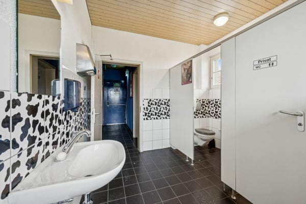 Attraktive Liegenschaft mit Restaurant und grossflächigem Parkplatz 9