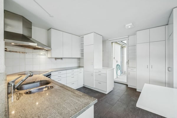 Familienfreundliche Etagenwohnung mit zwei Balkonen und wunderbarer Weitsicht (im Baurecht) 4