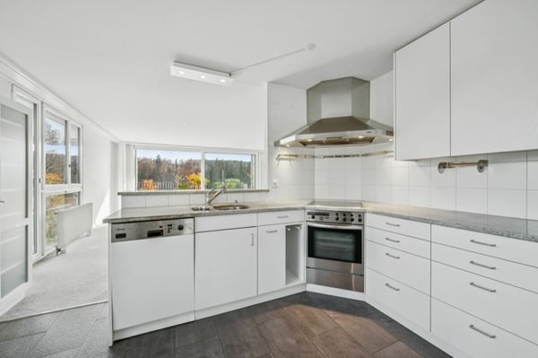 Familienfreundliche Etagenwohnung mit zwei Balkonen und wunderbarer Weitsicht (im Baurecht) 3