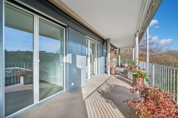 Familienfreundliche Etagenwohnung mit zwei Balkonen und wunderbarer Weitsicht (im Baurecht) 12