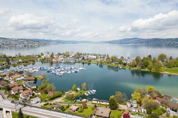 Attraktive 1.5-Zimmer-Wohnung mit viel Nutzfläche und Seesicht 12