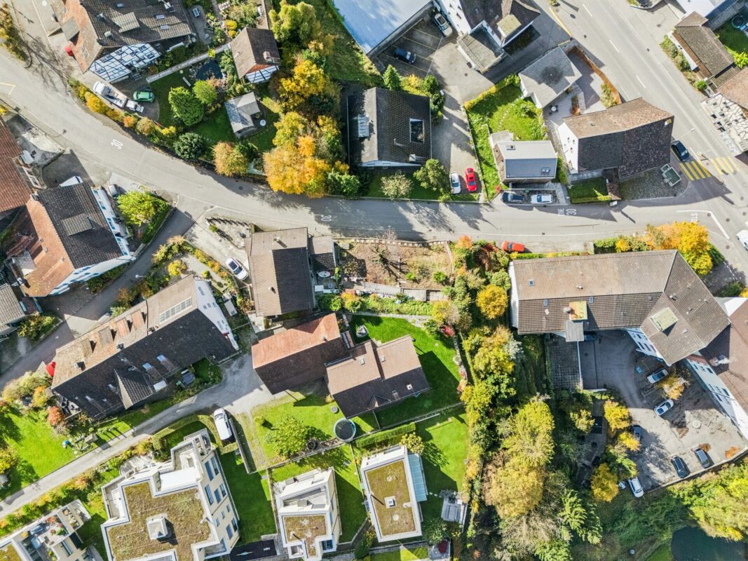 Land plot with diverse possibilities