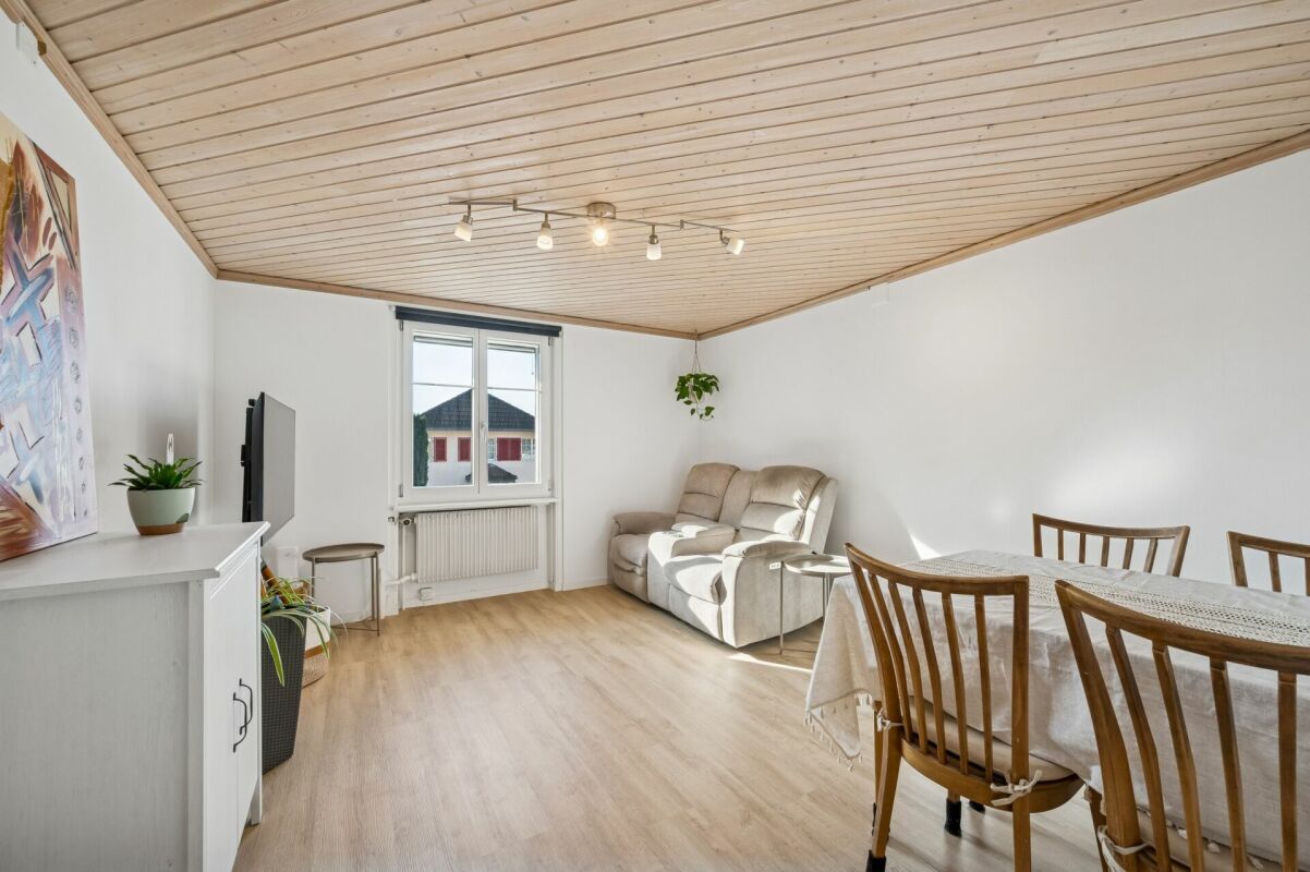 Maison de famille spacieuse de 7.0 pièces avec du caractère et une vue lointaine à Frieswil