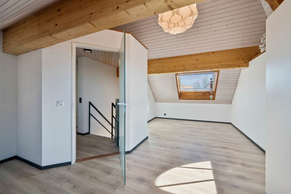 Maison de famille spacieuse de 7.0 pièces avec du caractère et une vue lointaine à Frieswil