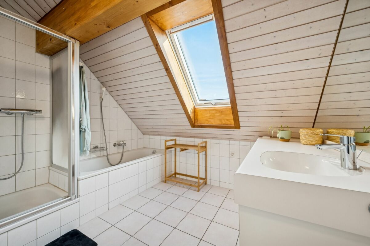 Maison de famille spacieuse de 7.0 pièces avec du caractère et une vue lointaine à Frieswil