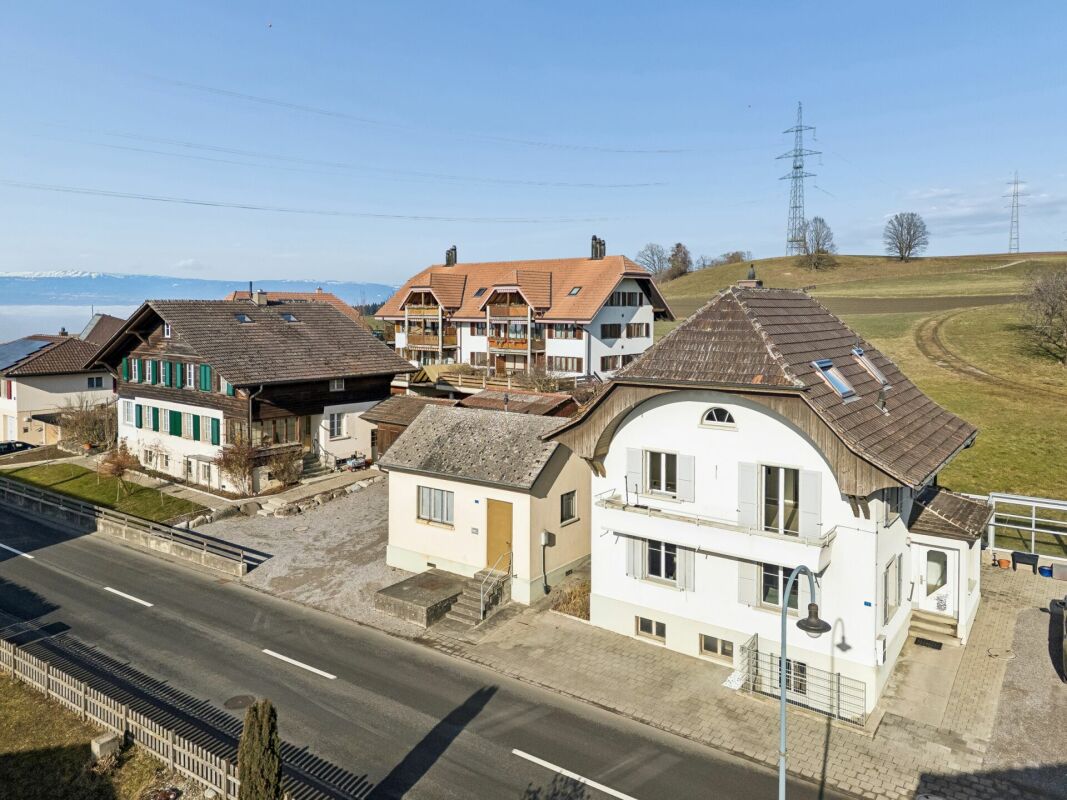 Maison de famille spacieuse de 7.0 pièces avec du caractère et une vue lointaine à Frieswil