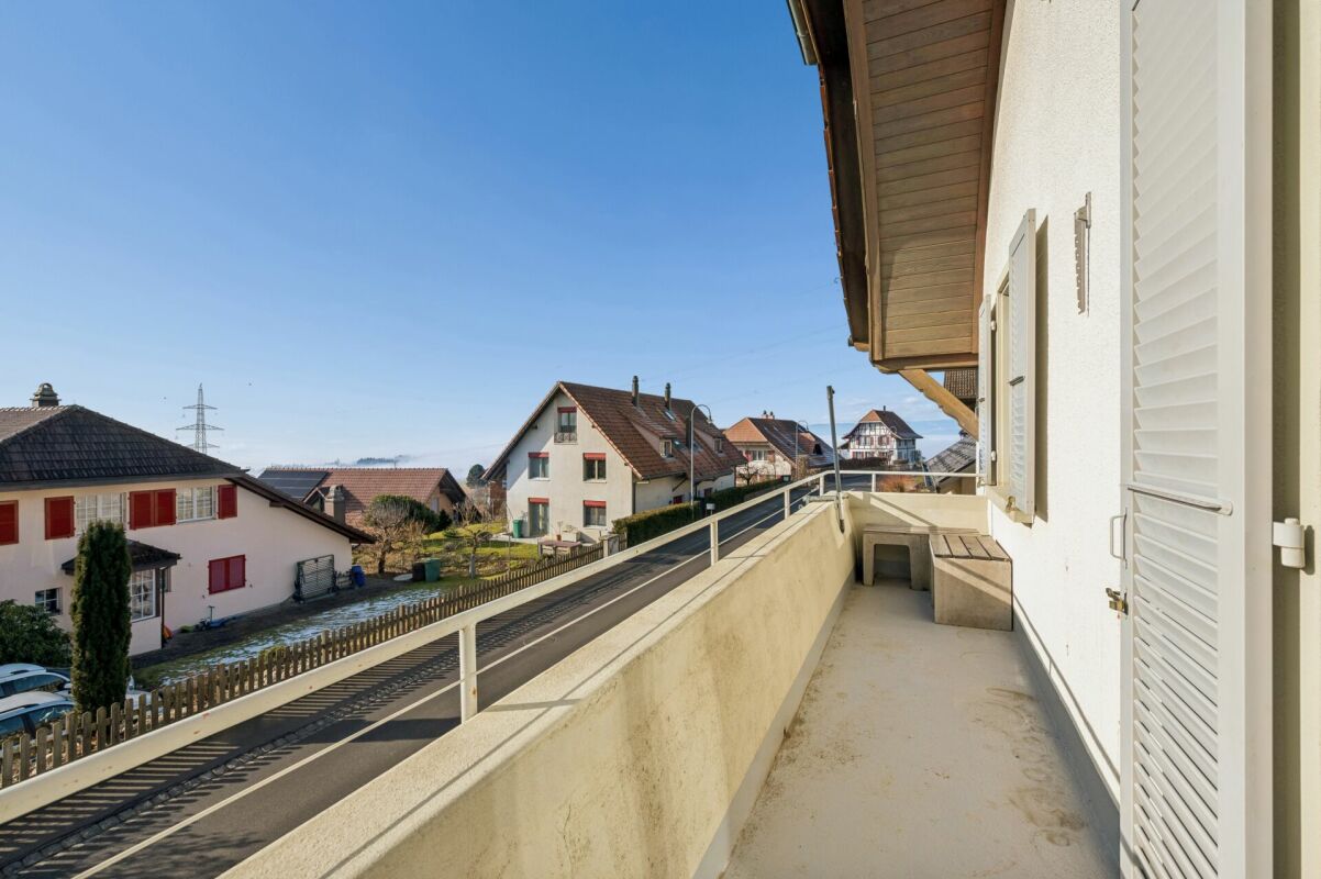 Maison de famille spacieuse de 7.0 pièces avec du caractère et une vue lointaine à Frieswil