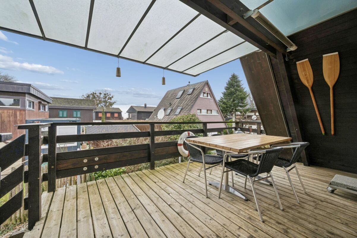 Stilvolles 3.5-Zimmer-Einfamilienhaus mit privatem Bootsplatz