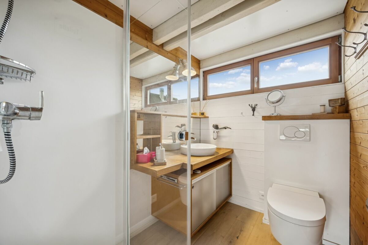 Stilvolles 3.5-Zimmer-Einfamilienhaus mit privatem Bootsplatz