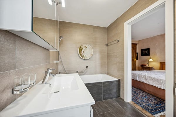 Stilvolle 4.5-Zimmer-Etagenwohnung in ruhiger Lage von Savièse 5