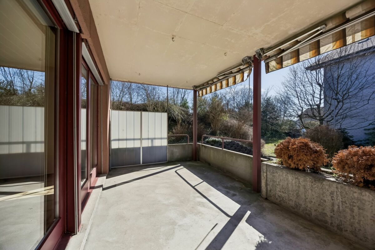 Appartamento di 4,5 locali con balcone e caminetto vicino al lago