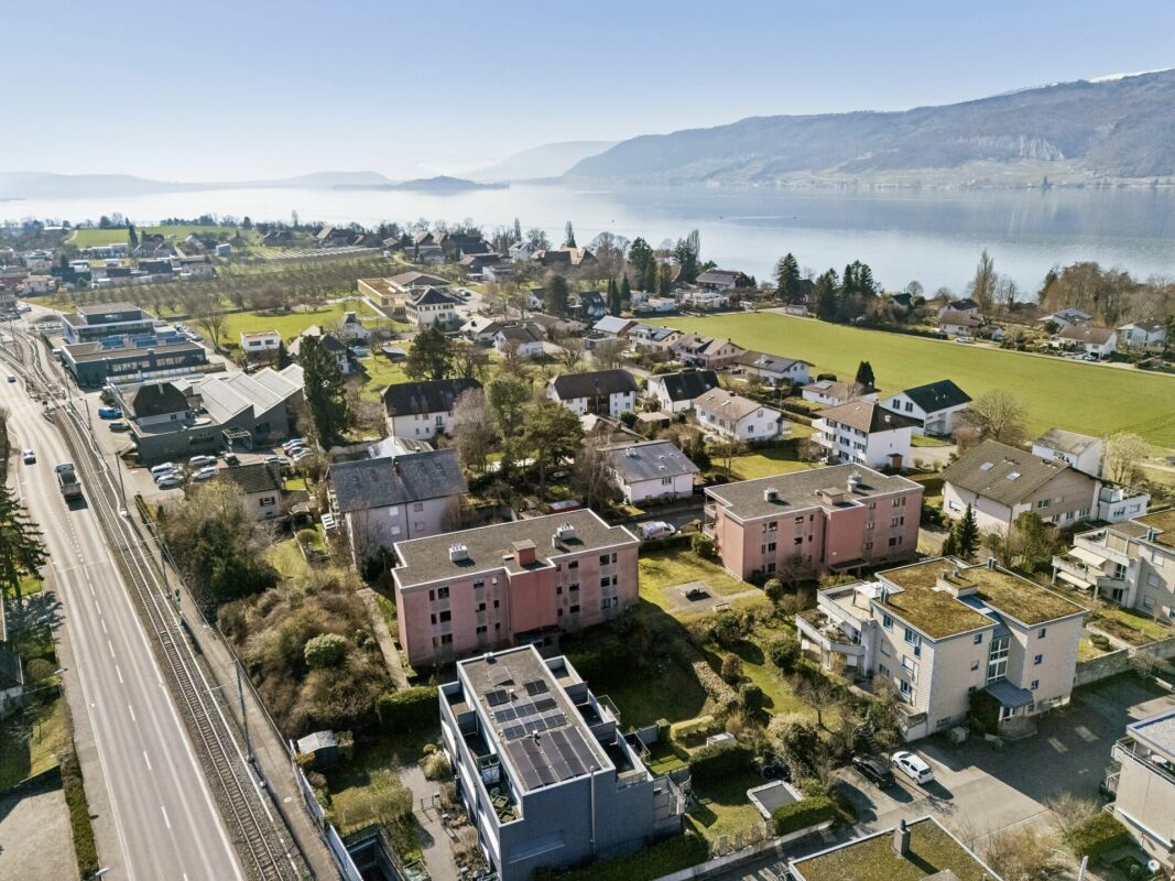 Appartamento di 4,5 locali con balcone e caminetto vicino al lago
