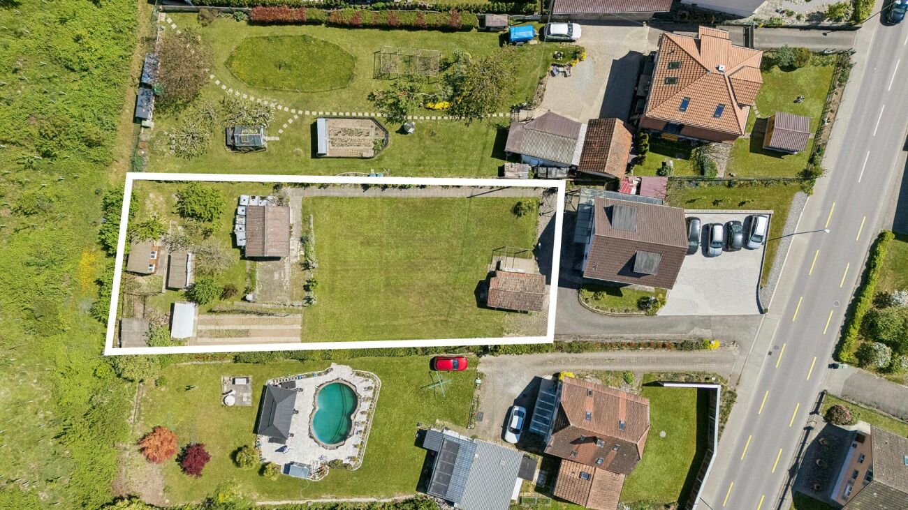 Generous building land plot for your new construction
