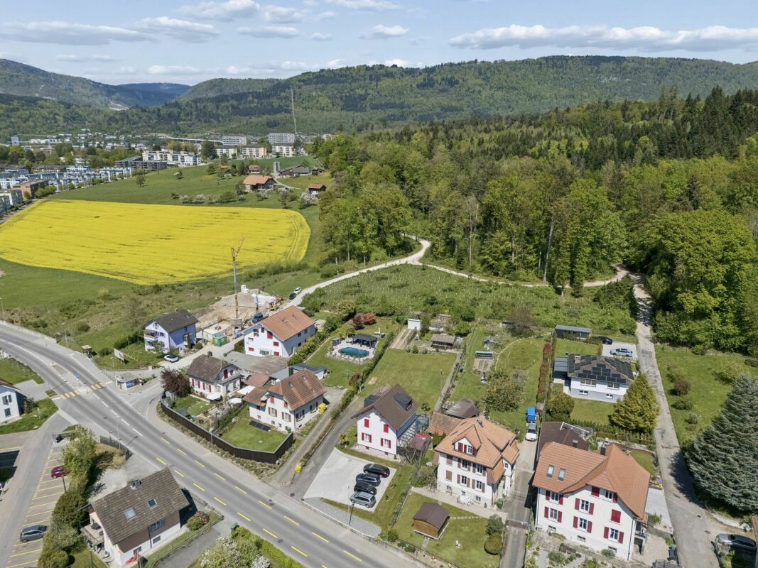 Generous building land plot for your new construction