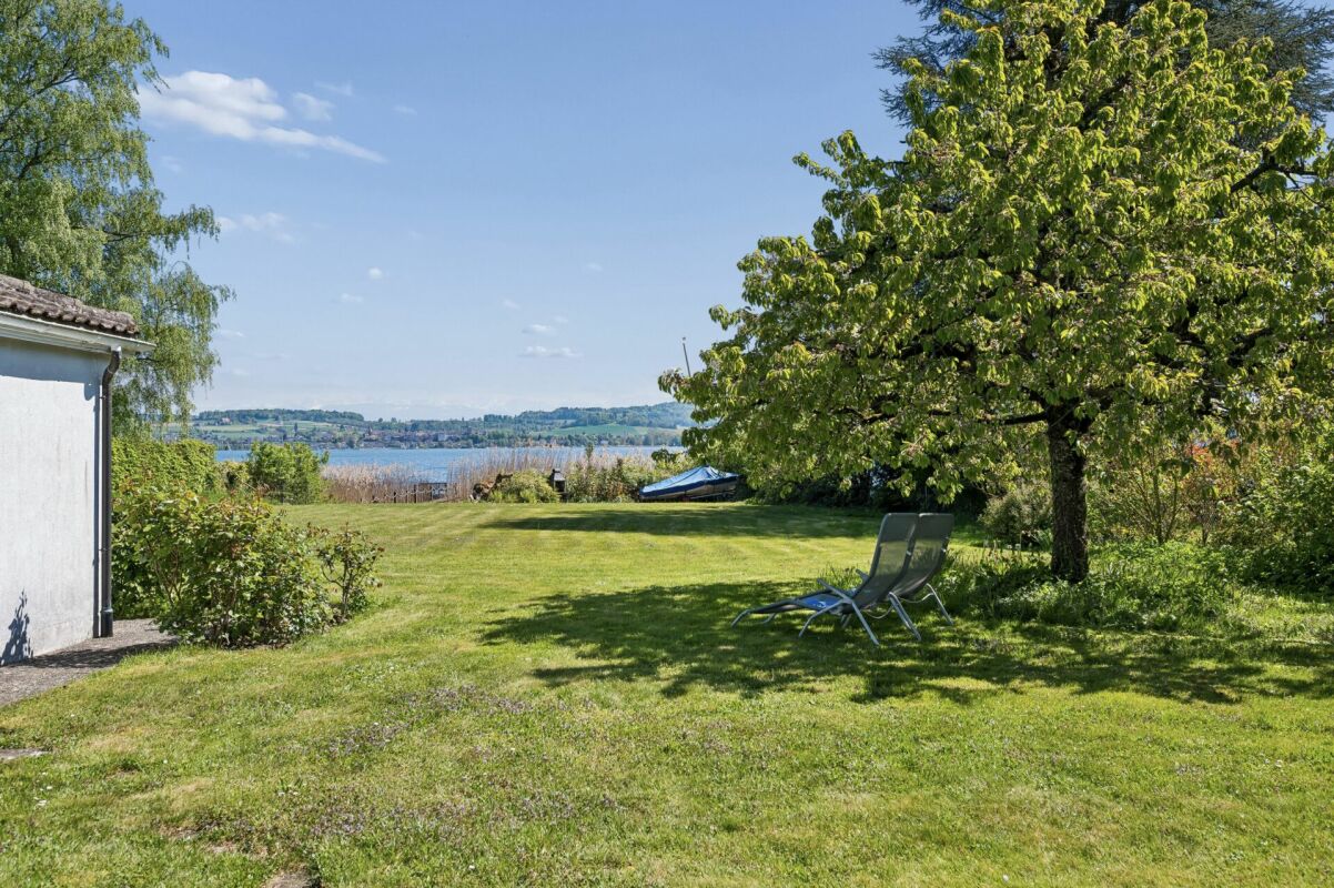 Exklusives Einfamilienhaus mit privatem Steg am Murtensee