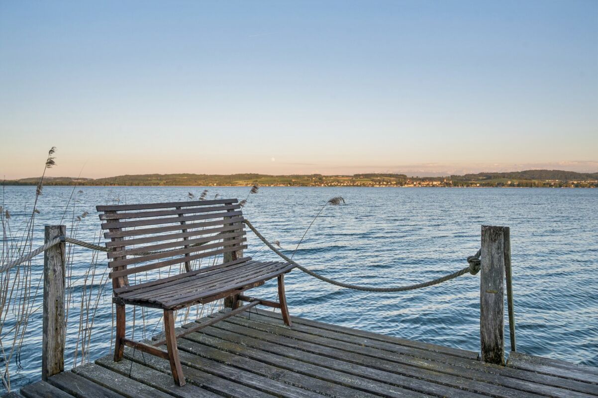 Exklusives Einfamilienhaus mit privatem Steg am Murtensee