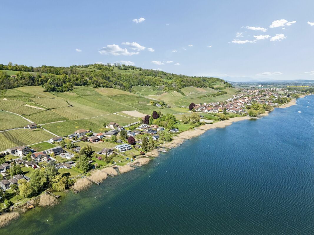 Exklusives Einfamilienhaus mit privatem Steg am Murtensee