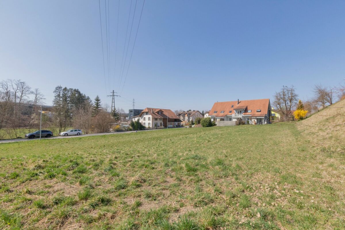 Spacious building land plot for your single-family home in Kerzers